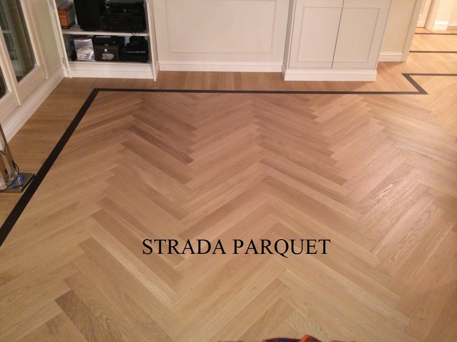 Foto: posa parquet di rovere prefinito a spina di pesce di strada ... Parquet a spina di pesce