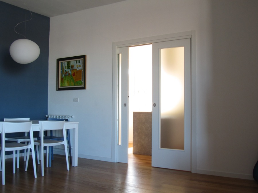 Foto: porta scorrevole laccata, 2 ante con vano vetro di doorwell ... Bagno con porta scorrevole