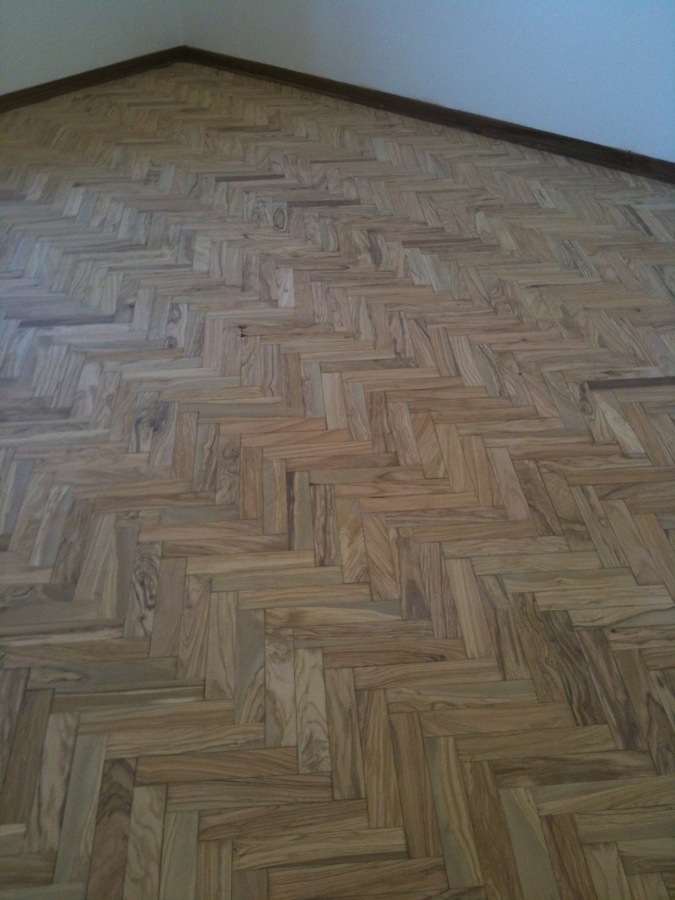 Restauro vecchio parquet di ulivo