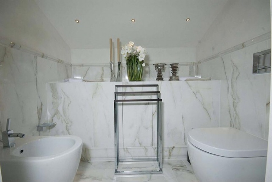 Foto: rivestimento bagno in calacatta di zanco marmi di zanco ... Bagni rivestiti in marmo