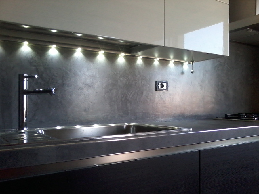 Foto: rivestimento cucina in resina decorativa di chelin riccardo ... Rivestimenti in resina