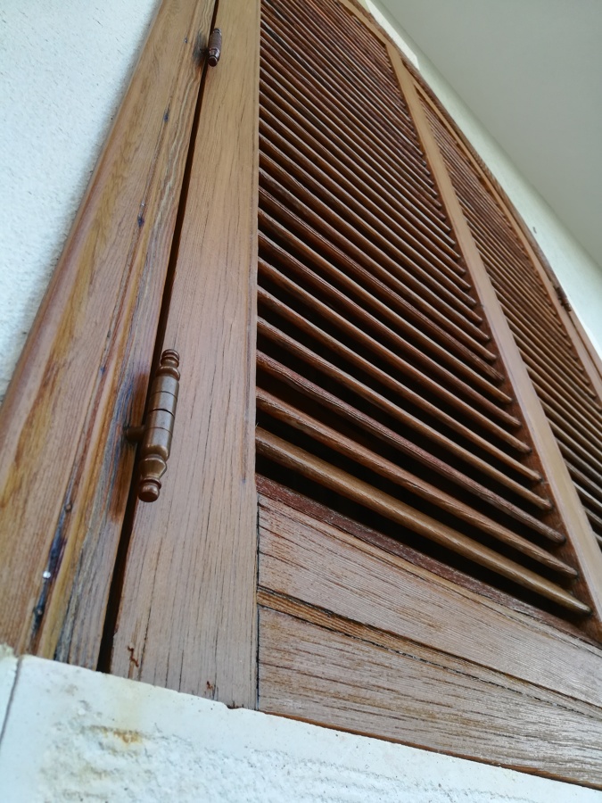 Foto: sabbiatura e verniciatura finestre in legno di finishing ... Verniciare serramenti legno