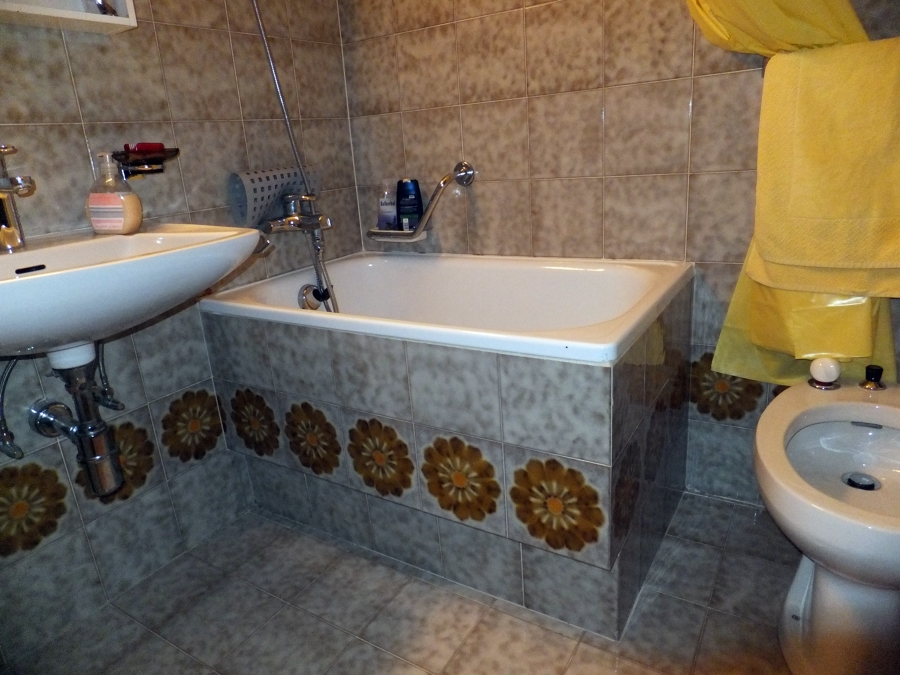 Progetto trasformazione vasca da bagno a sedere in piatto doccia con ... Trasformare doccia in vasca da bagno
