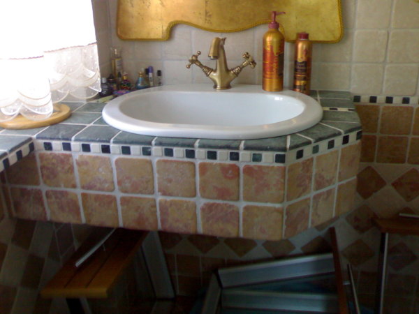 Foto: Lavandino Bagno Sospeso (risparmio Spazio). di Arte S.n.c. Di ... Foto: Lavandino Bagno Sospeso (risparmio Spazio). di Arte S.n.c. Di ...