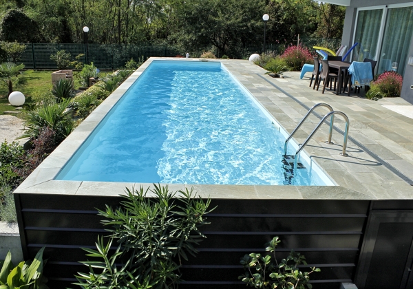 Foto: piscina fuori terra mt. 13 x 3 x h 1,8. di aquazzura piscine ... Nuoto controcorrente per piscine fuori terra