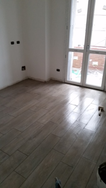 Foto: posa pavimenti in gres effetto legno di negesi srl #425809 ... Posa pavimento gres effetto legno