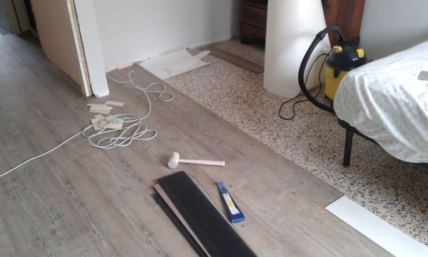 Foto: posatura pavimento lvt con materassino. di target #384648 ... Pavimenti in lvt
