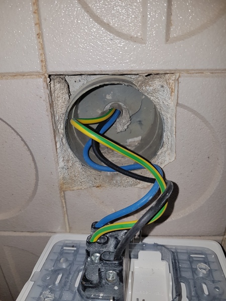 Secondo voi questo impianto elettrico è a norma? habitissimo Impianto elettrico a norma
