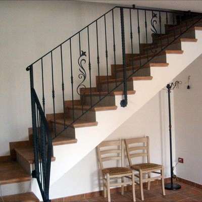 Ringhiera interna per scala in ferro battuto bovegno (brescia ... Scala interna in ferro
