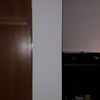 Installare specchio tra cucina e salotto