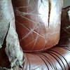 Restauro di una poltrona in pelle degli anni 70