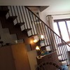 Scala interna da soggiorno a soffitta minimo ingombro