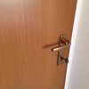 Riparazione porta da interno in legno