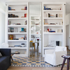 Parete libreria in cartongesso con porta scorrevole