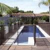 Struttura mobile intorno piscina