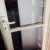 Installare porta a due ante in pvc o alluminio