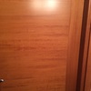 Porta di legno scheggiata