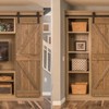 Ricerca porte in legno stile fienile su binario a vista da montare in ristrutturazione casolare in stile industriale